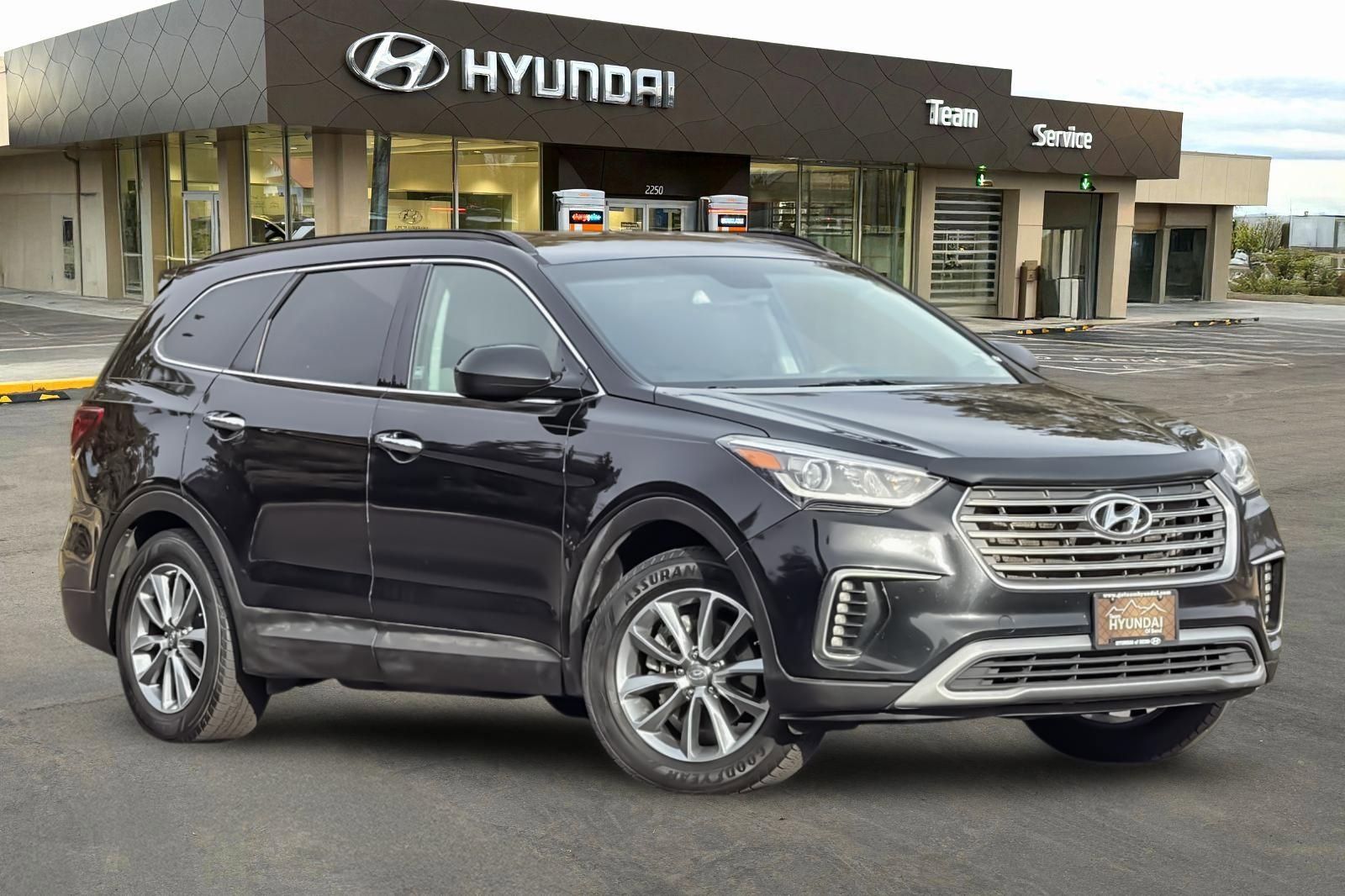 Used 2017 Hyundai Santa Fe SE video 2