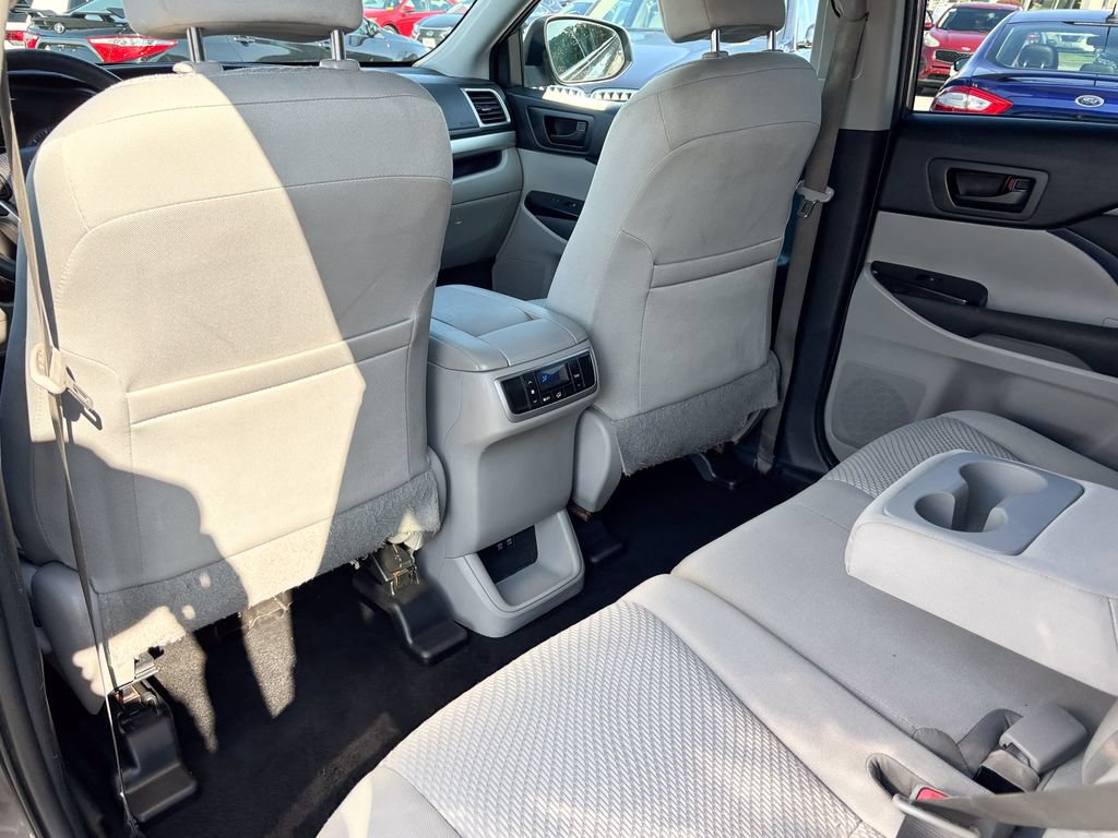 Used 2019 Toyota Highlander LE AWD/4WD image 36