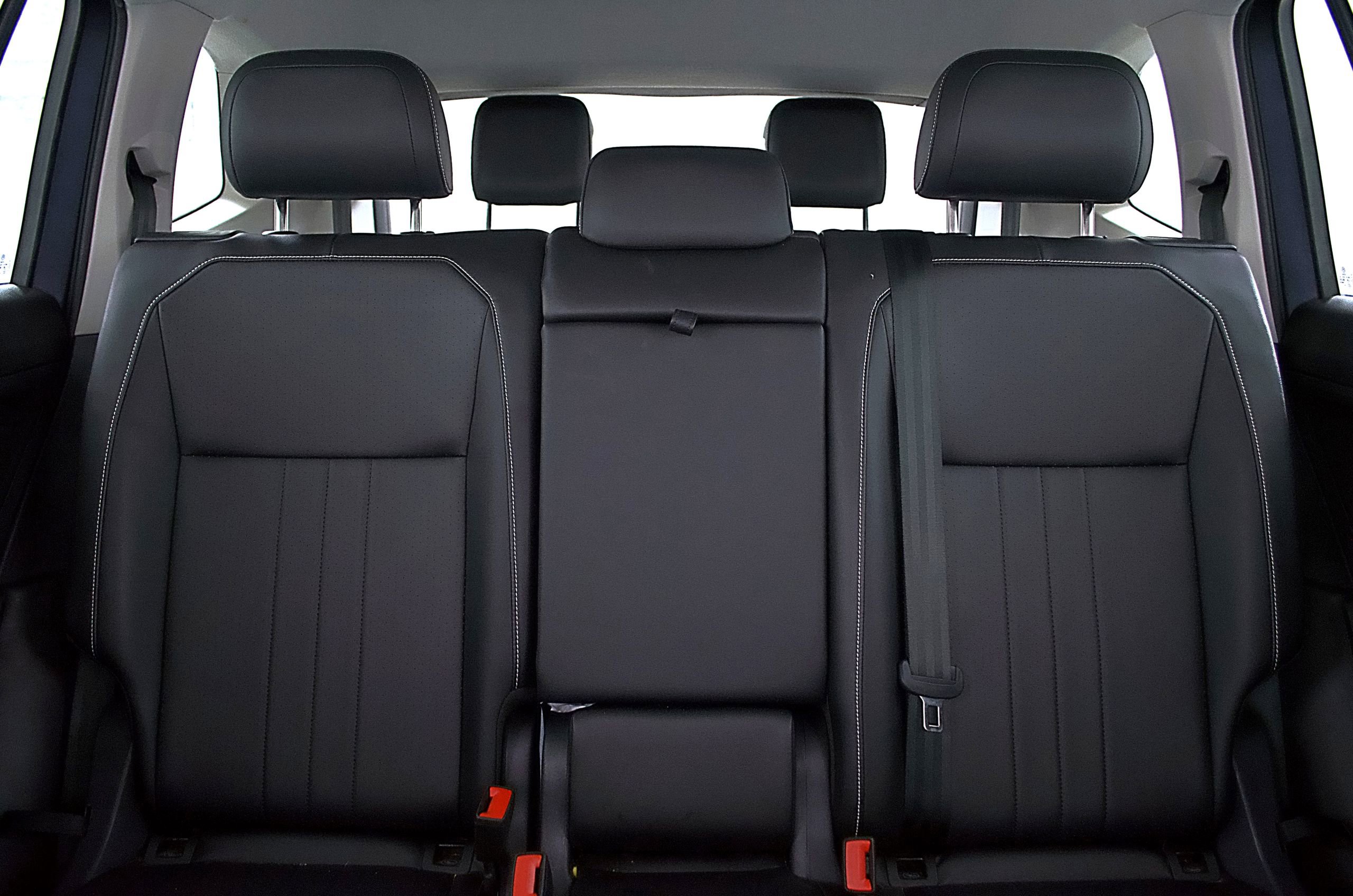 Used 2024 Volkswagen Tiguan SE w/ MDO Package, Three-Row image 16