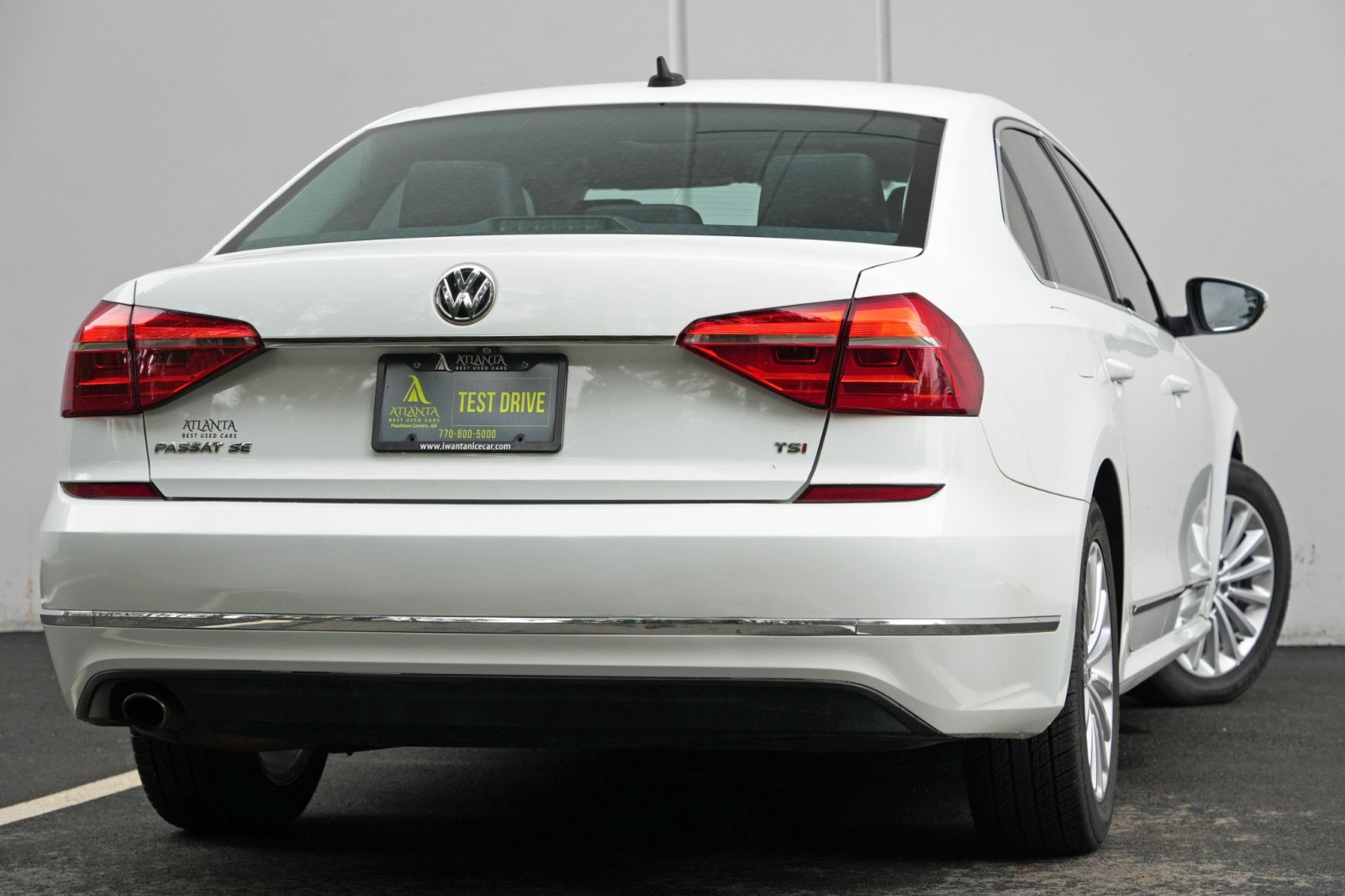 Used 2016 Volkswagen Passat 1.8T SE FWD image 4
