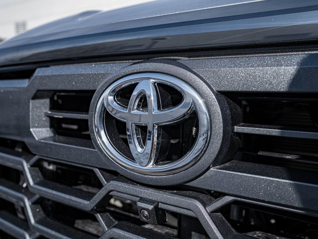 Used 2025 Toyota Tundra Platinum image 3