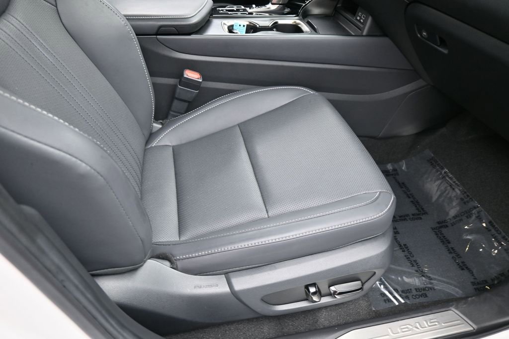 Used 2023 Lexus NX 250 FWD w/ Towing Package (2000 Lbs) image 39
