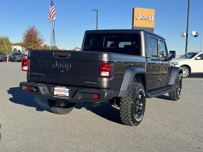 New 2025 Jeep Gladiator Sport image 7