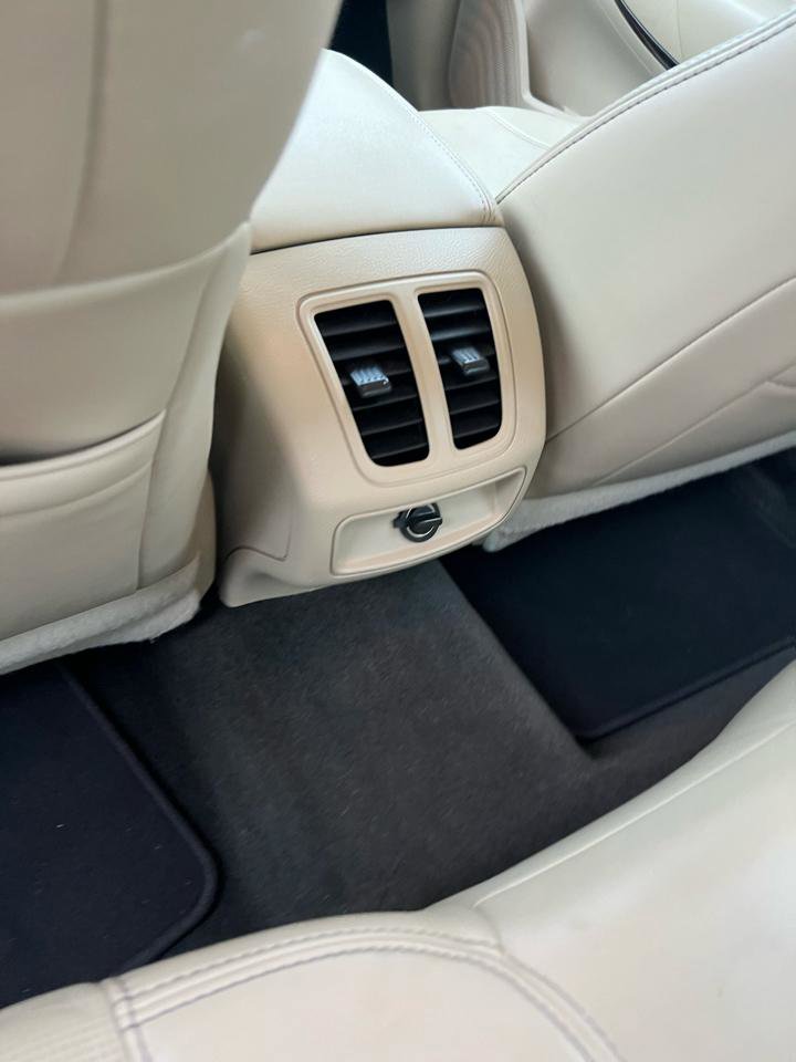 Used 2013 Ford Taurus Limited FWD image 8