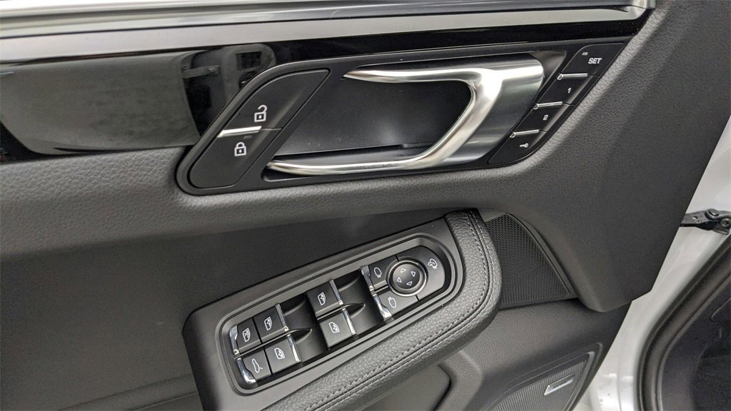 Used 2022 Porsche Macan image 37