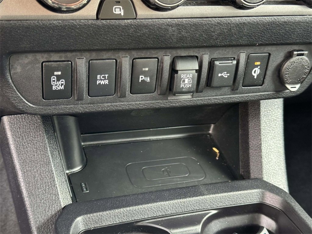 Used 2023 Toyota Tacoma TRD Off-Road image 9