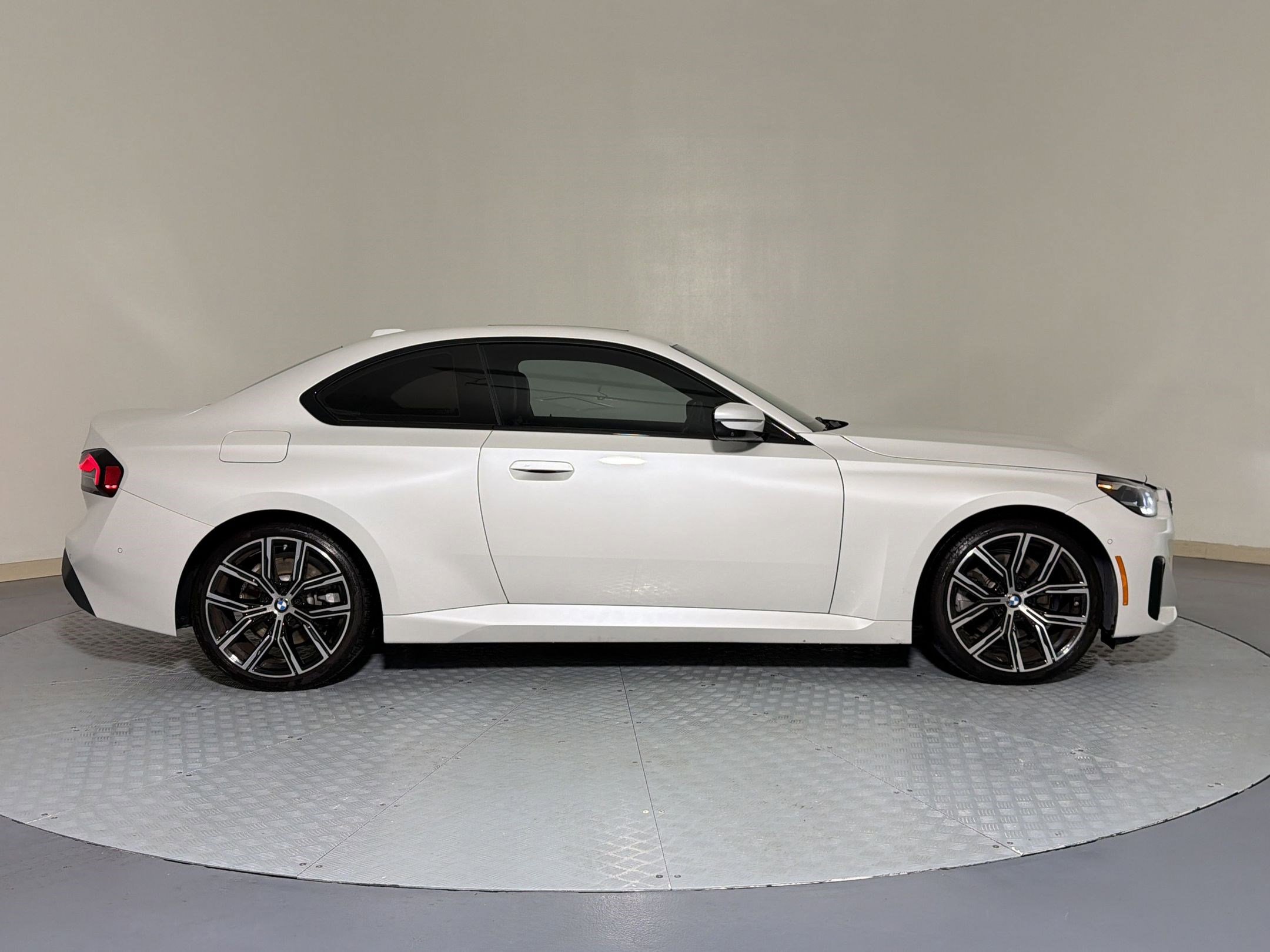 Certified 2024 BMW 230i Coupe w/ Convenience Package RWD image 8