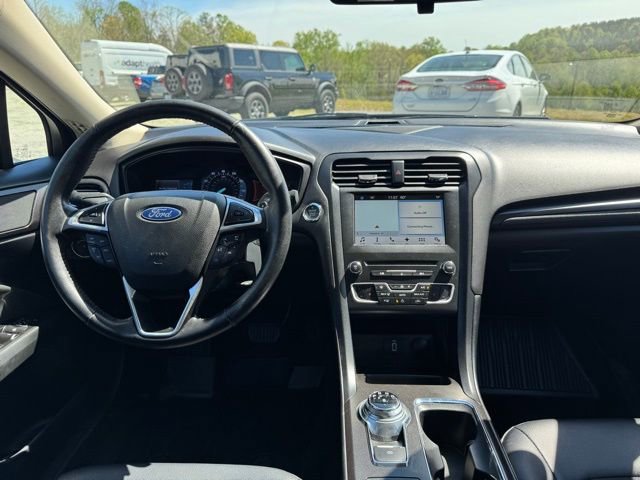 Used 2018 Ford Fusion SE w/ Equipment Group 201A FWD image 18