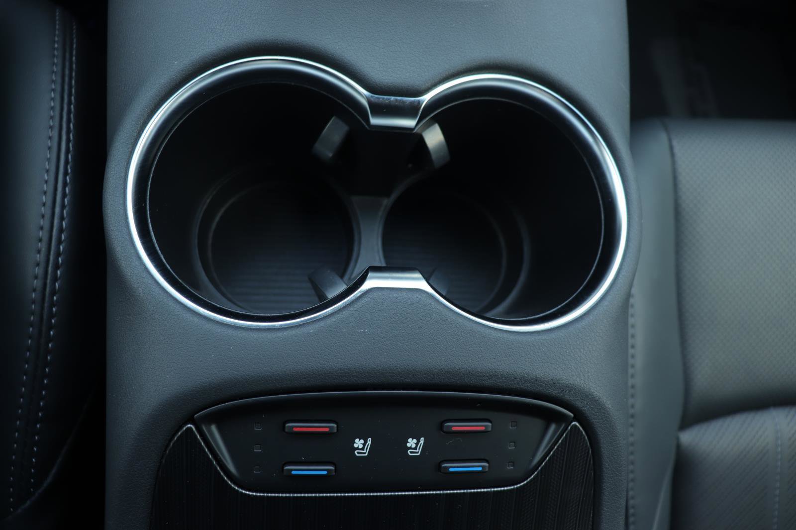 Used 2021 Toyota Venza Limited image 37