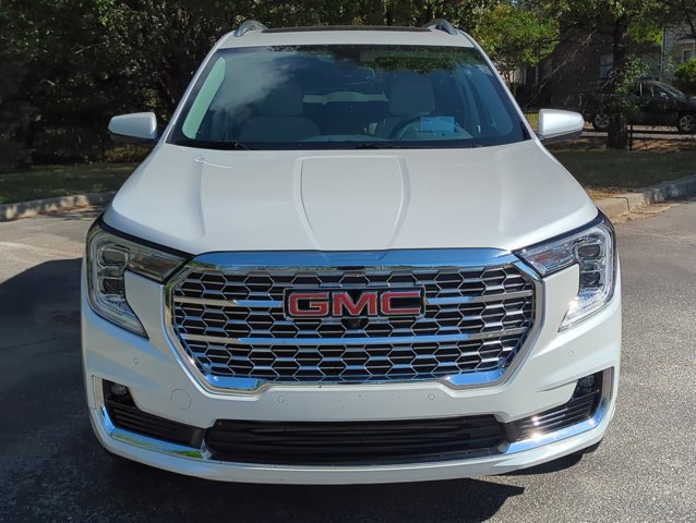 Used 2024 GMC Terrain Denali w/ Denali Premium Package image 2