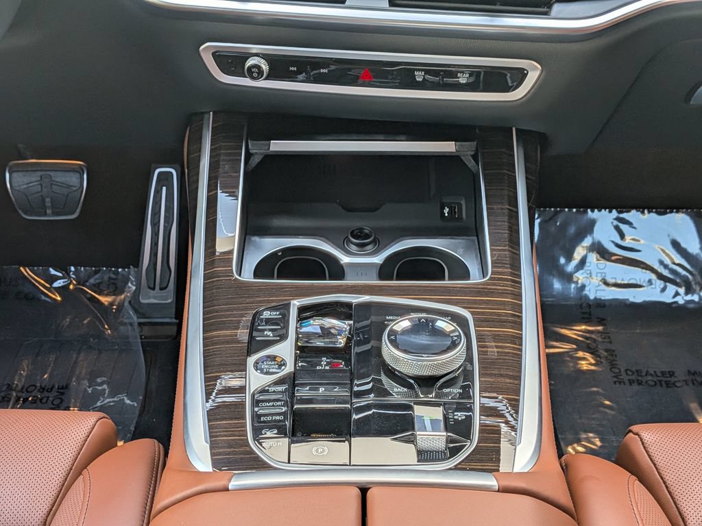 Used 2025 BMW X7 M60i AWD/4WD image 22
