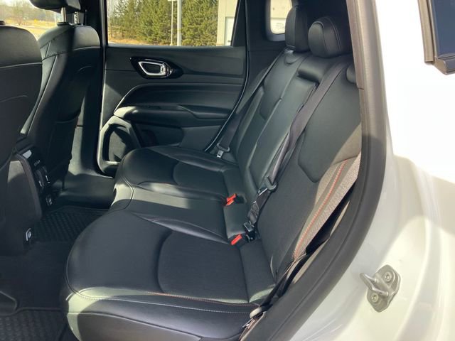 Used 2025 Jeep Compass Trailhawk image 19