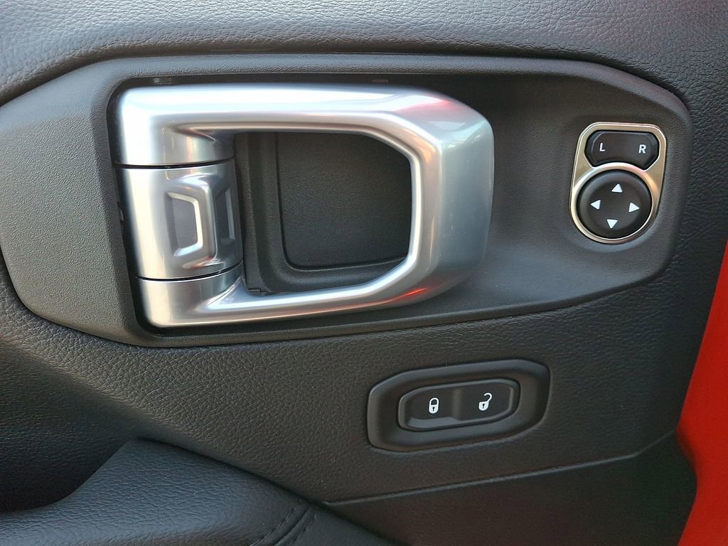 Used 2023 Jeep Wrangler Altitude image 16