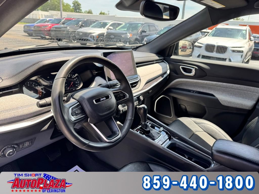 Used 2024 Jeep Compass Latitude AWD/4WD image 3