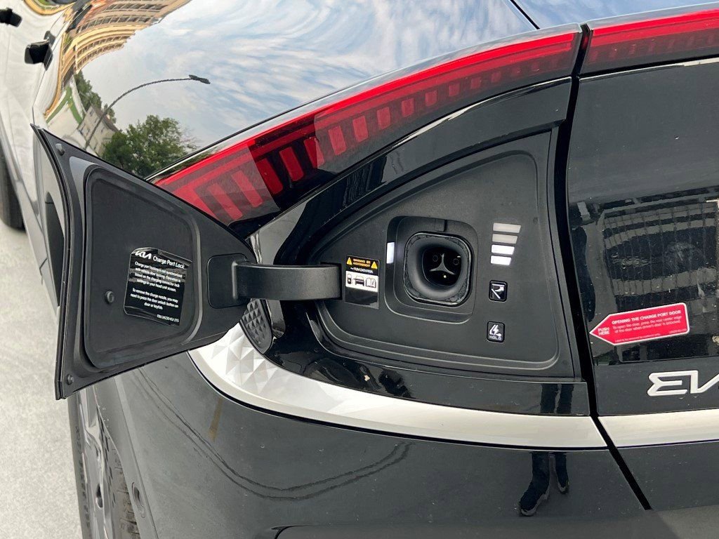 New 2025 Kia EV6 Light w/ Light LR Technology Package image 6