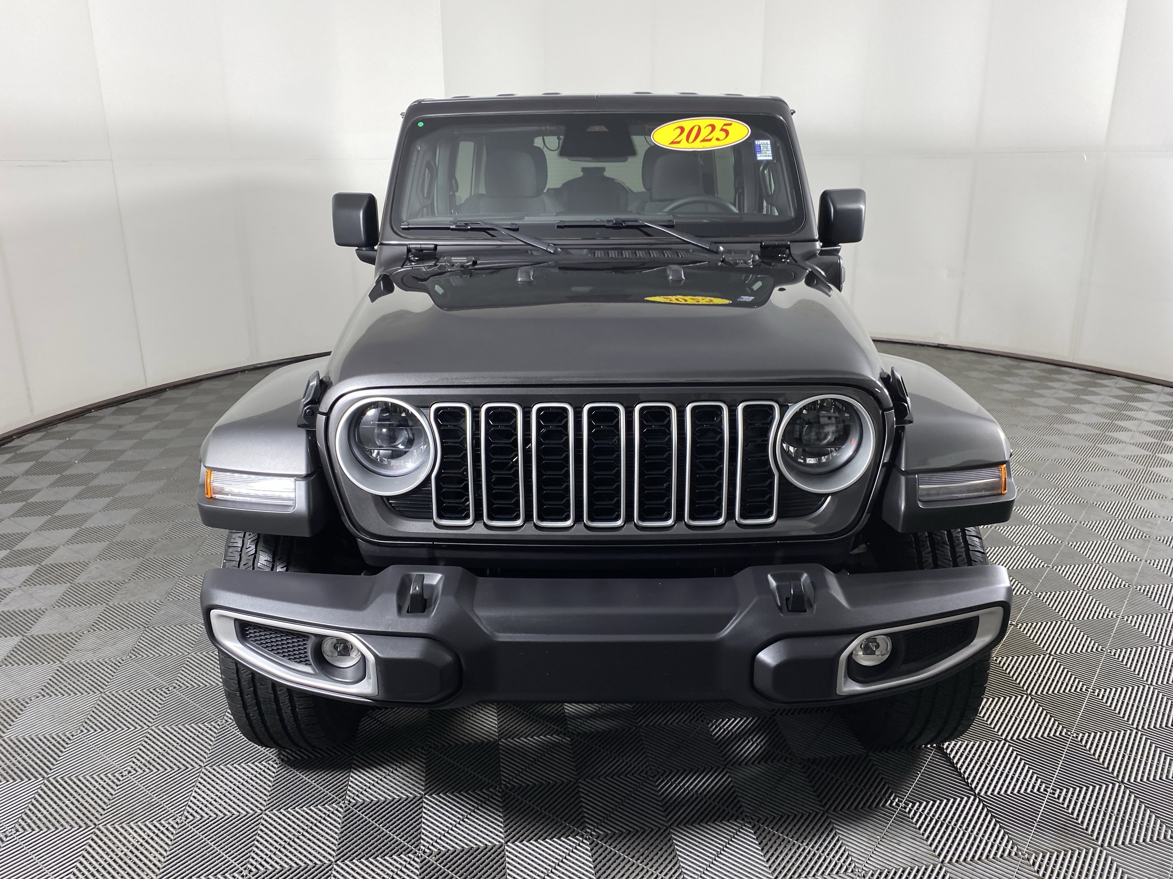 Used 2025 Jeep Wrangler Sahara AWD/4WD image 11