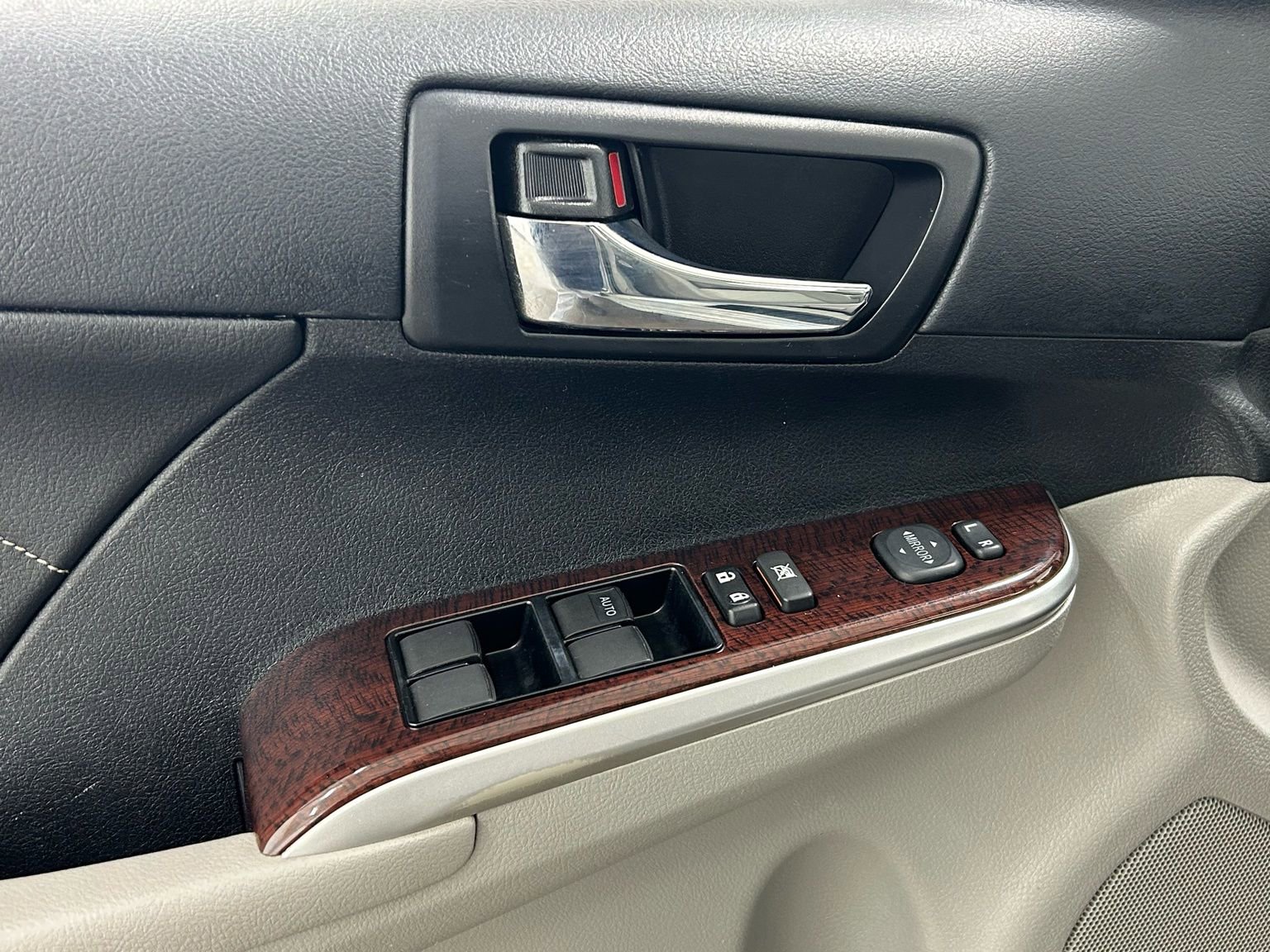 Used 2013 Toyota Camry XLE w/ Leather Pkg image 25