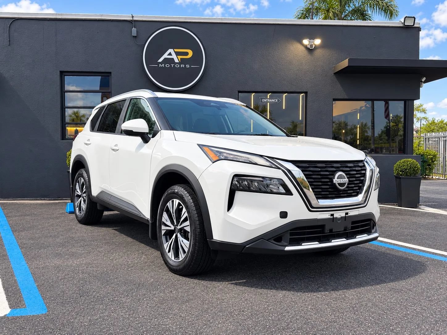 Used 2023 Nissan Rogue SV w/ SV Premium Package FWD image 1