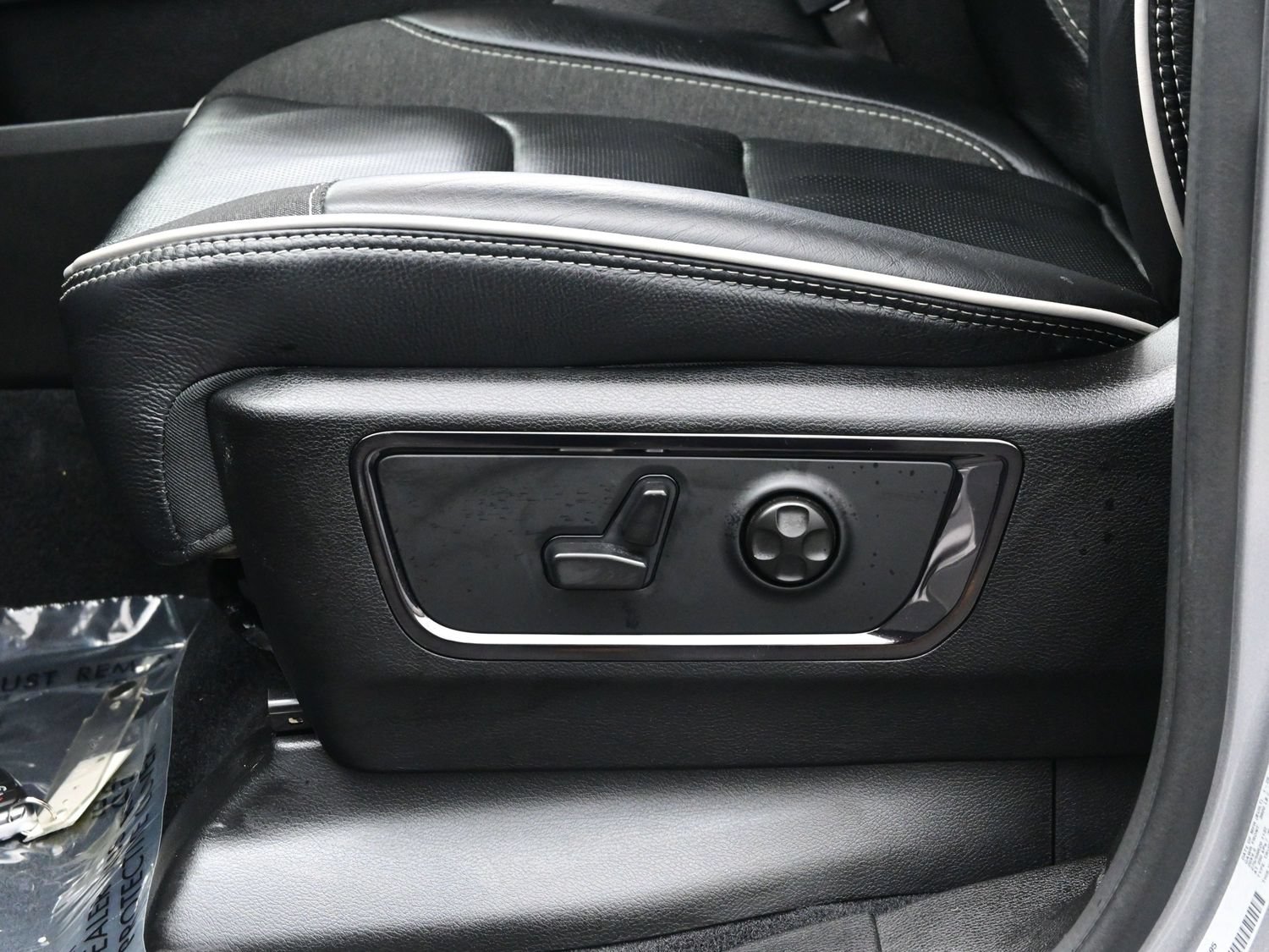 Used 2025 RAM 1500 Limited AWD/4WD image 14