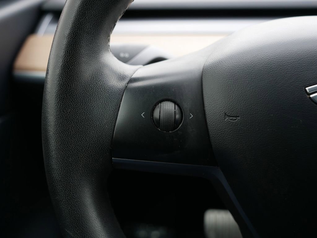 Used 2020 Tesla Model Y Long Range image 23