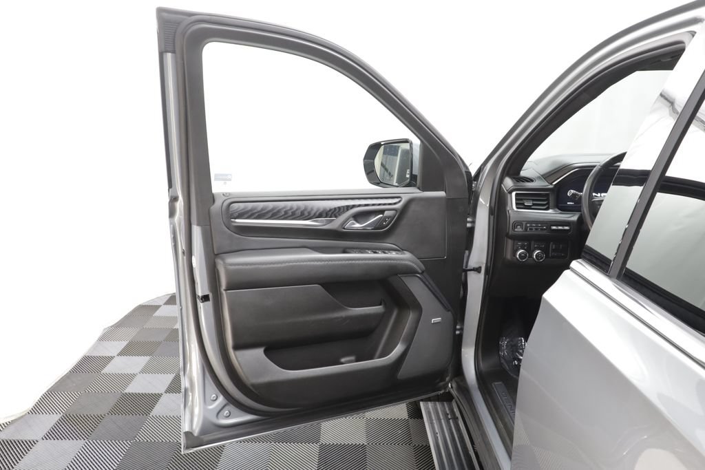 Used 2023 GMC Yukon Denali w/ Advanced Technology Package AWD/4WD image 5