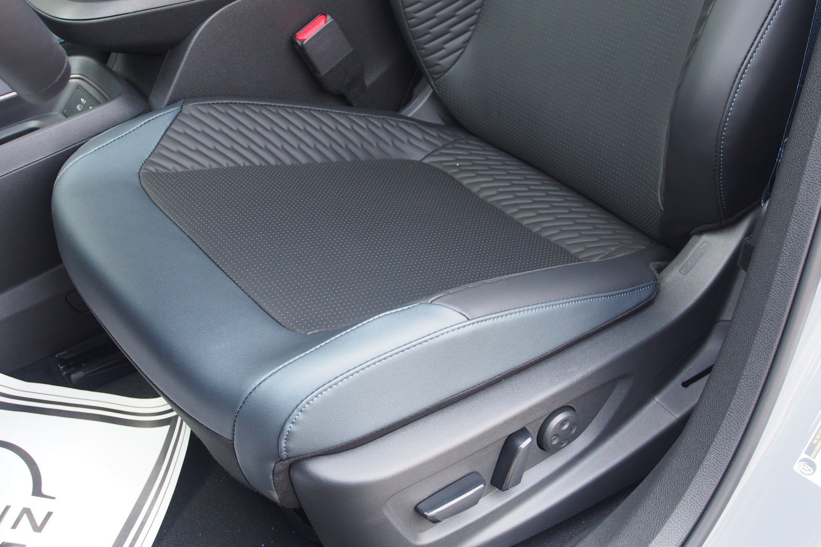 New 2026 Nissan Leaf Platinum+ FWD image 17