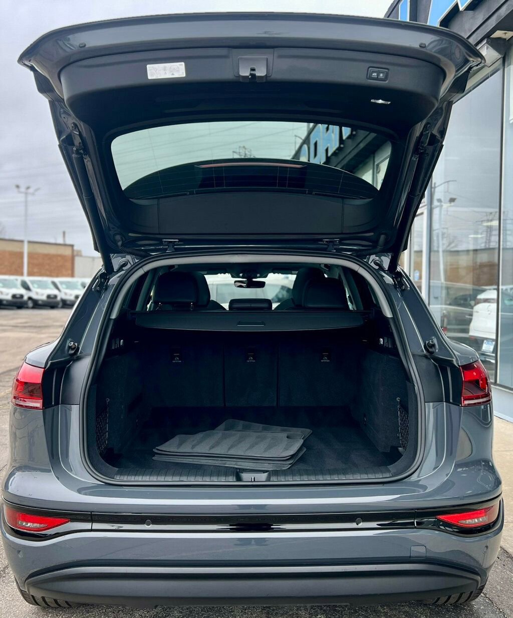 Used 2025 Audi Q6 e-tron Premium Plus w/ Premium Plus image 8