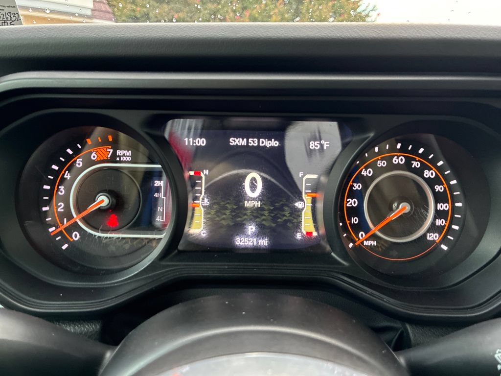 Used 2025 Jeep Wrangler Unlimited Sahara AWD/4WD image 28