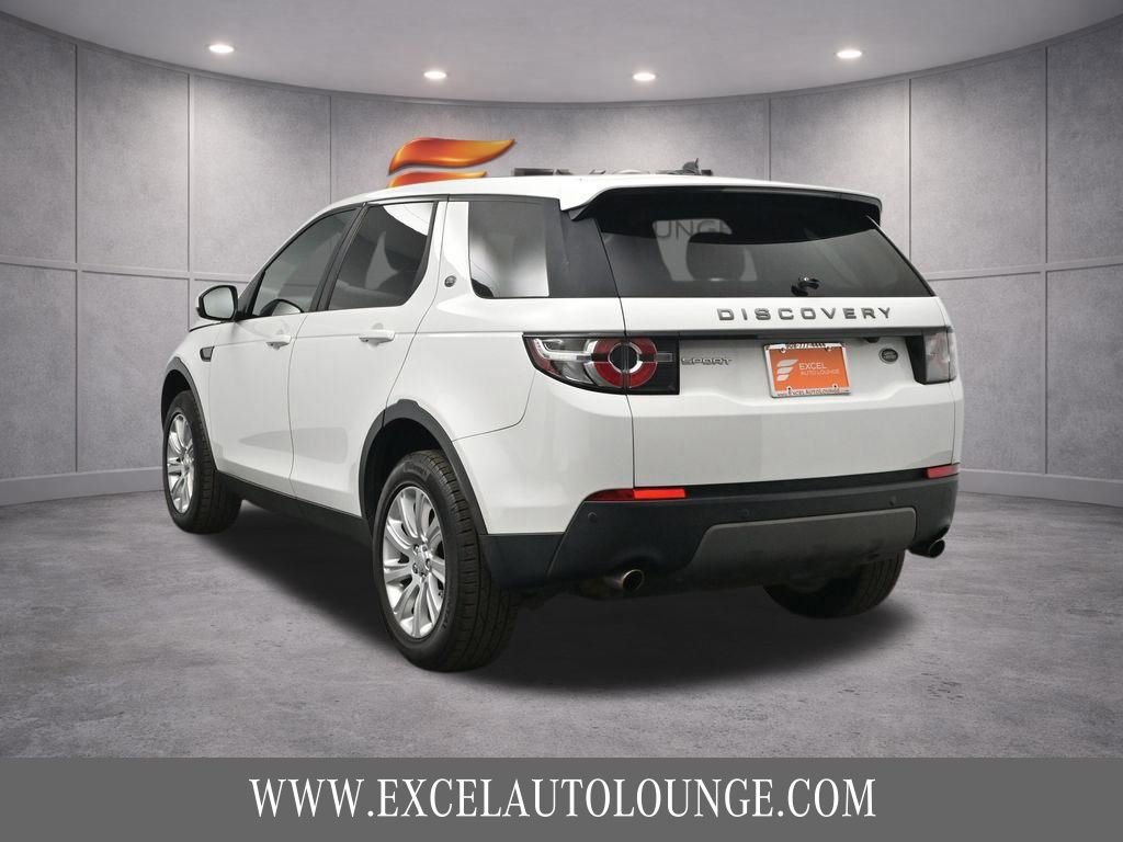 Used 2016 Land Rover Discovery Sport SE image 4