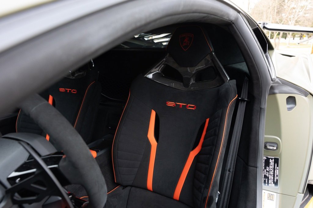 Used 2022 Lamborghini Huracan STO image 28