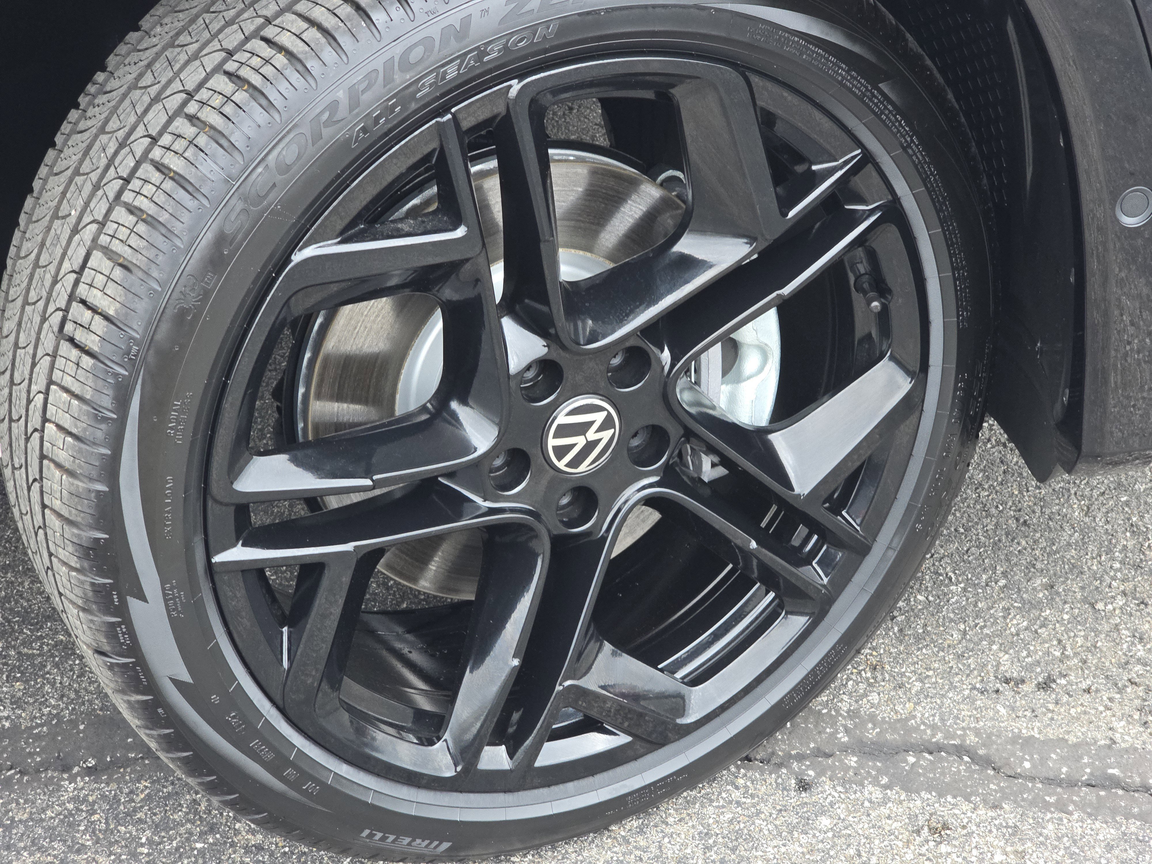 New 2026 Volkswagen Tiguan SE R-Line AWD/4WD image 14