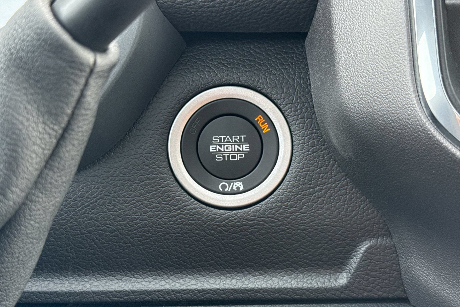 New 2026 RAM 3500 Laramie AWD/4WD image 18
