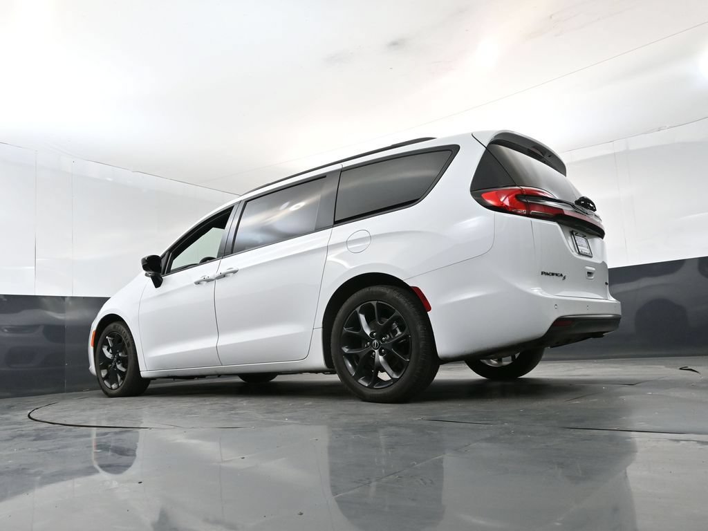 Used 2025 Chrysler Pacifica Limited FWD image 21