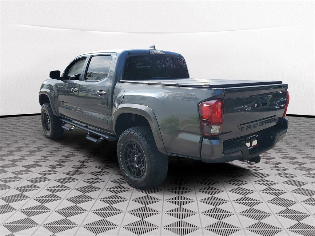 Used 2022 Toyota Tacoma SR5 w/ Technology Package image 4