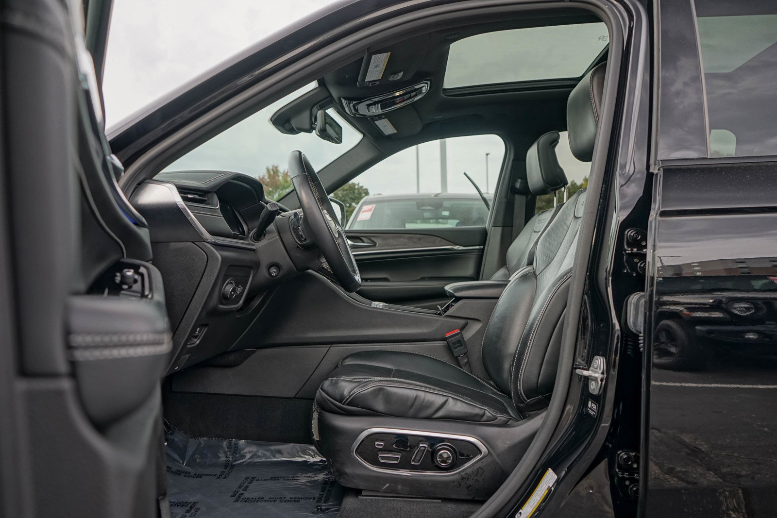 Used 2022 Jeep Grand Cherokee L Overland w/ Luxury Tech Group IV image 13