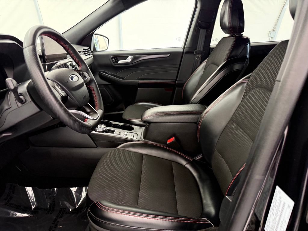 Used 2025 Ford Escape ST-Line Select AWD/4WD image 12