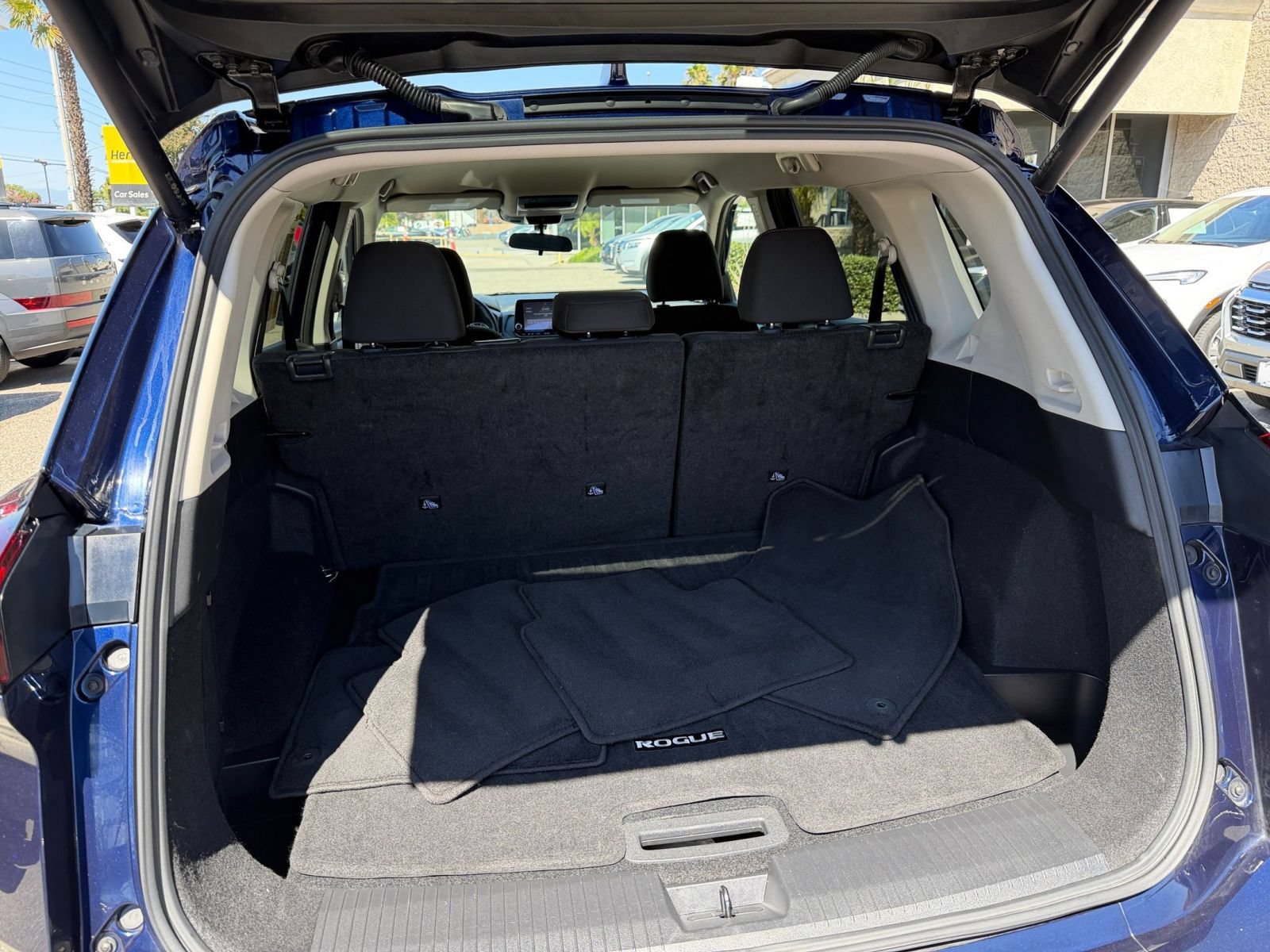 Used 2025 Nissan Rogue SV FWD image 33