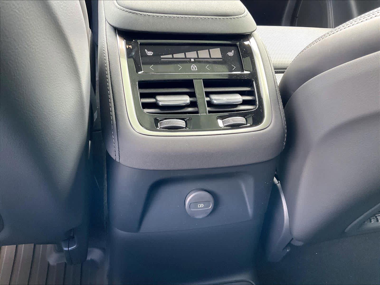 New 2026 Volvo XC90 T8 Ultra w/ Protection Package image 16
