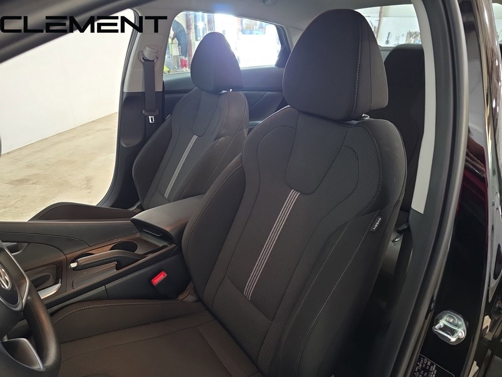 Used 2025 Hyundai Elantra SE image 28