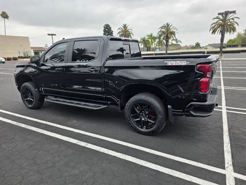Used 2020 Chevrolet Silverado 1500 LT Trail Boss w/ Midnight Edition AWD/4WD image 3