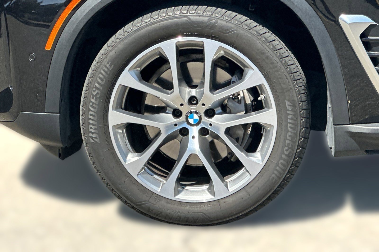 Used 2024 BMW X5 xDrive40i w/ Parking Assistance Package AWD/4WD image 11