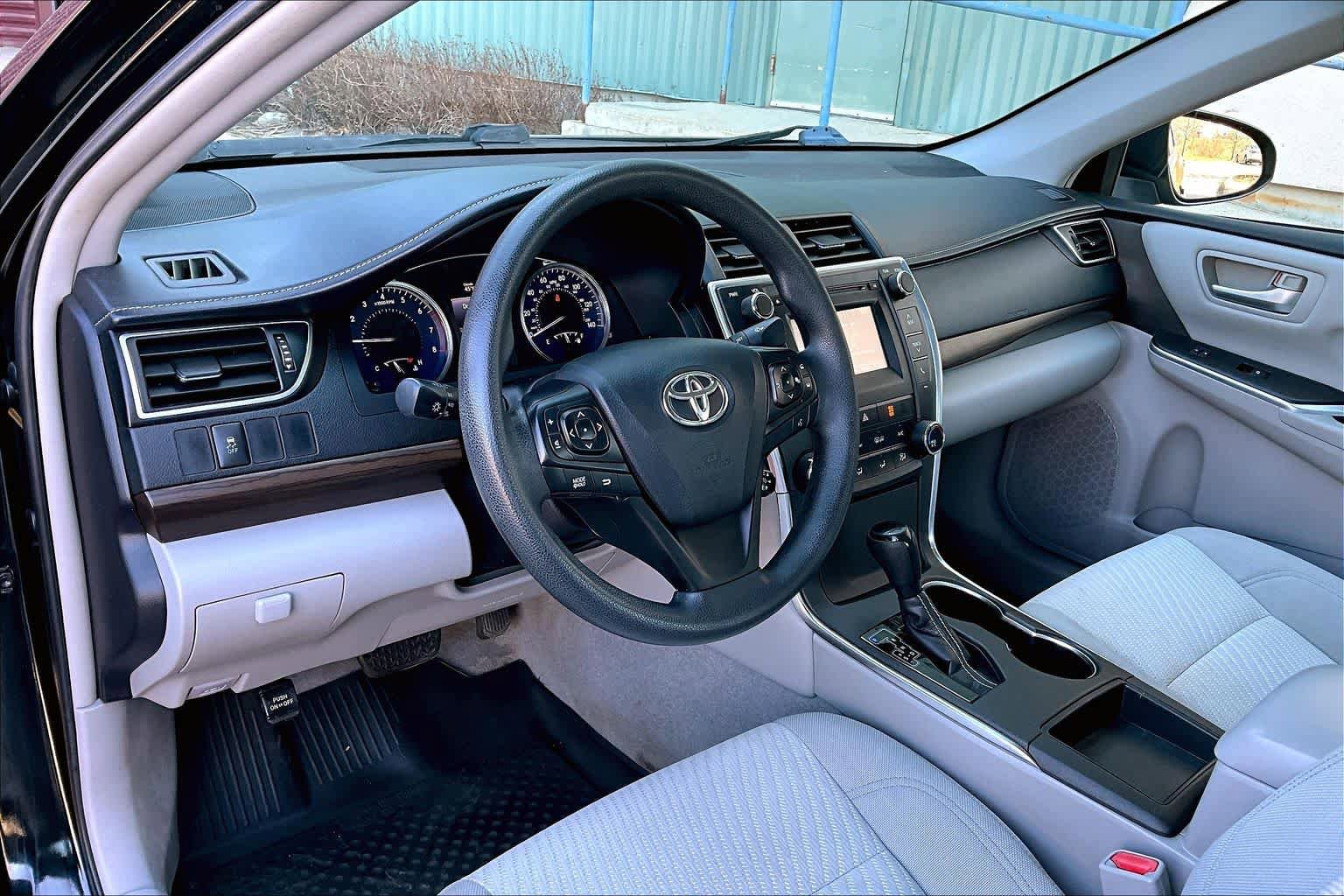 Used 2016 Toyota Camry LE FWD image 17