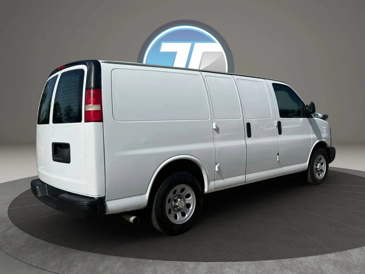 Used 2014 Chevrolet Express 1500 RWD image 4