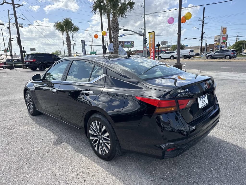 Used 2025 Nissan Altima 2.5 SV FWD image 5