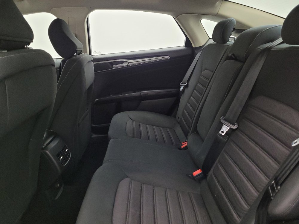 Used 2020 Ford Fusion SE image 18