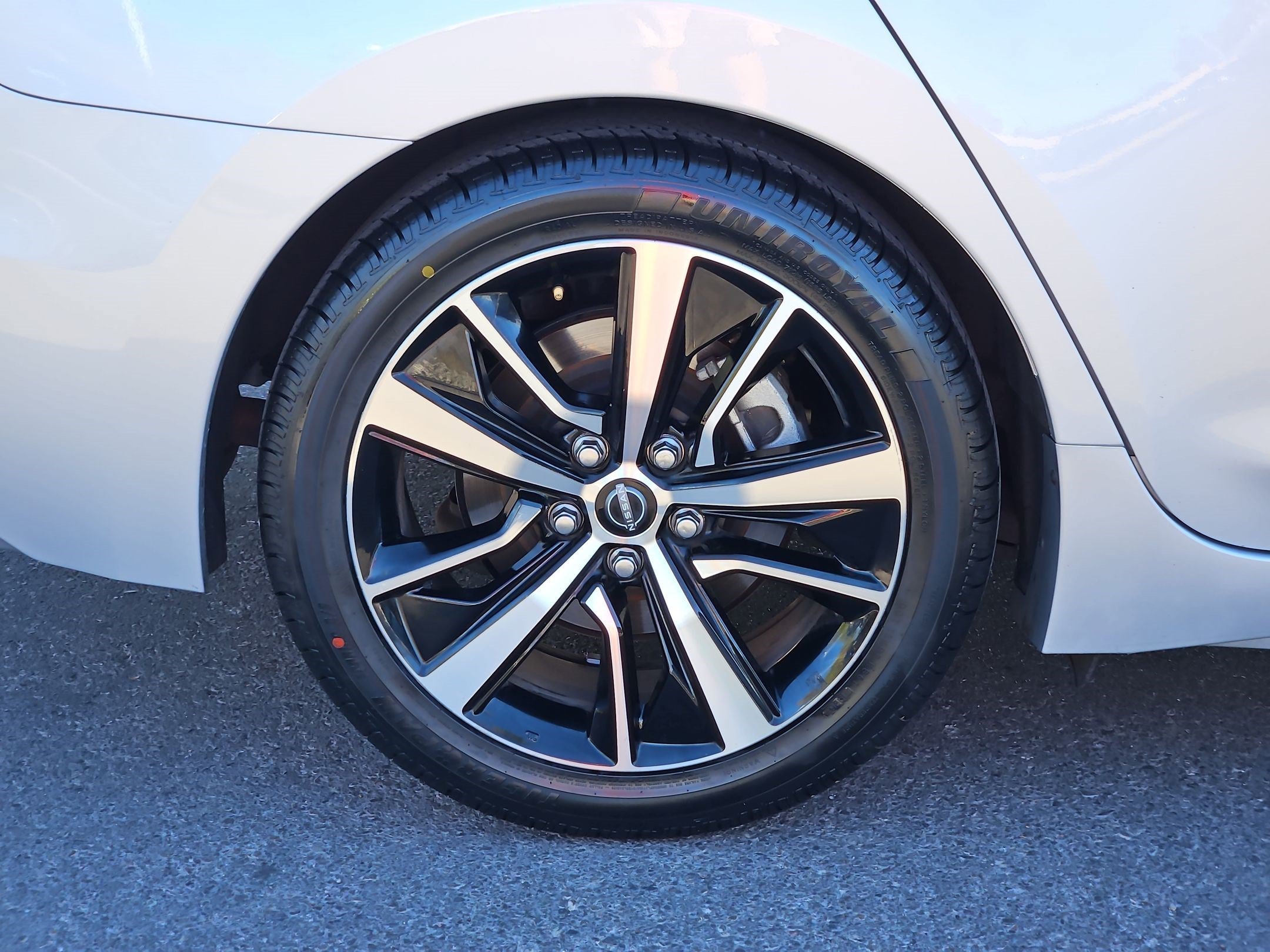 Used 2023 Nissan Maxima SV w/ Floor Mat Group FWD image 12