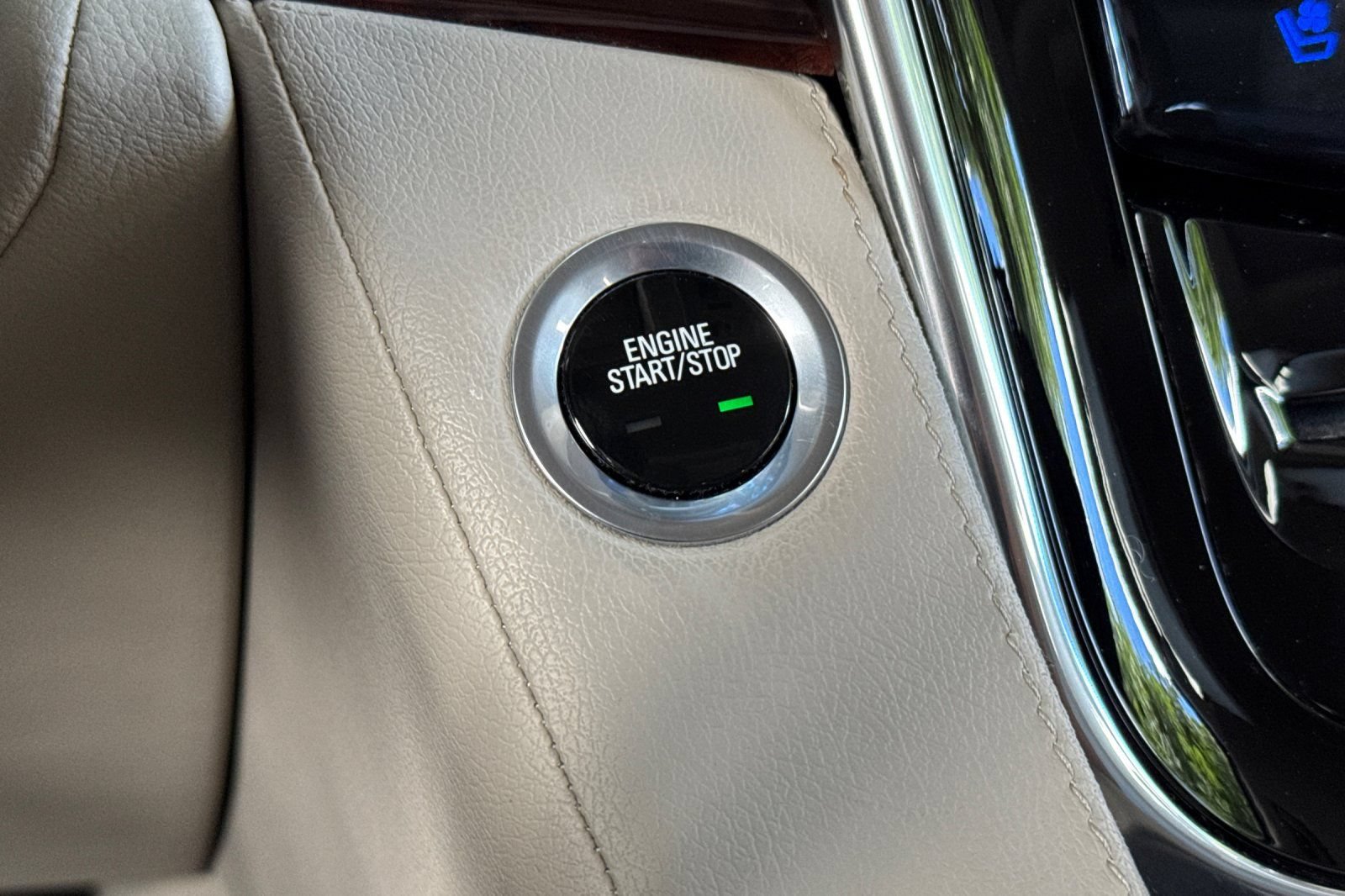 Used 2015 Cadillac Escalade ESV Luxury AWD/4WD image 22