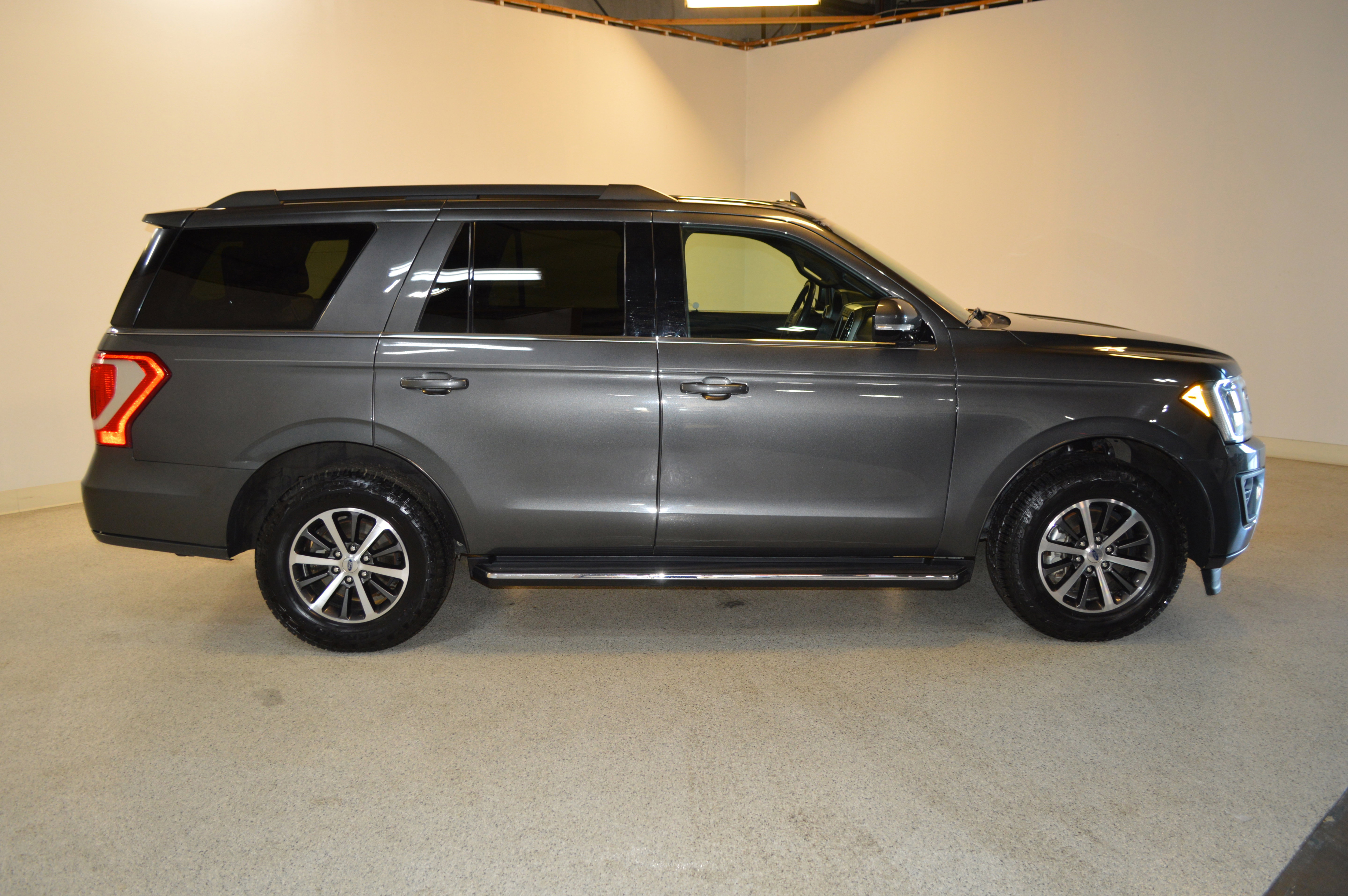 Used 2020 Ford Expedition XLT w/ Equipment Group 202A image 2