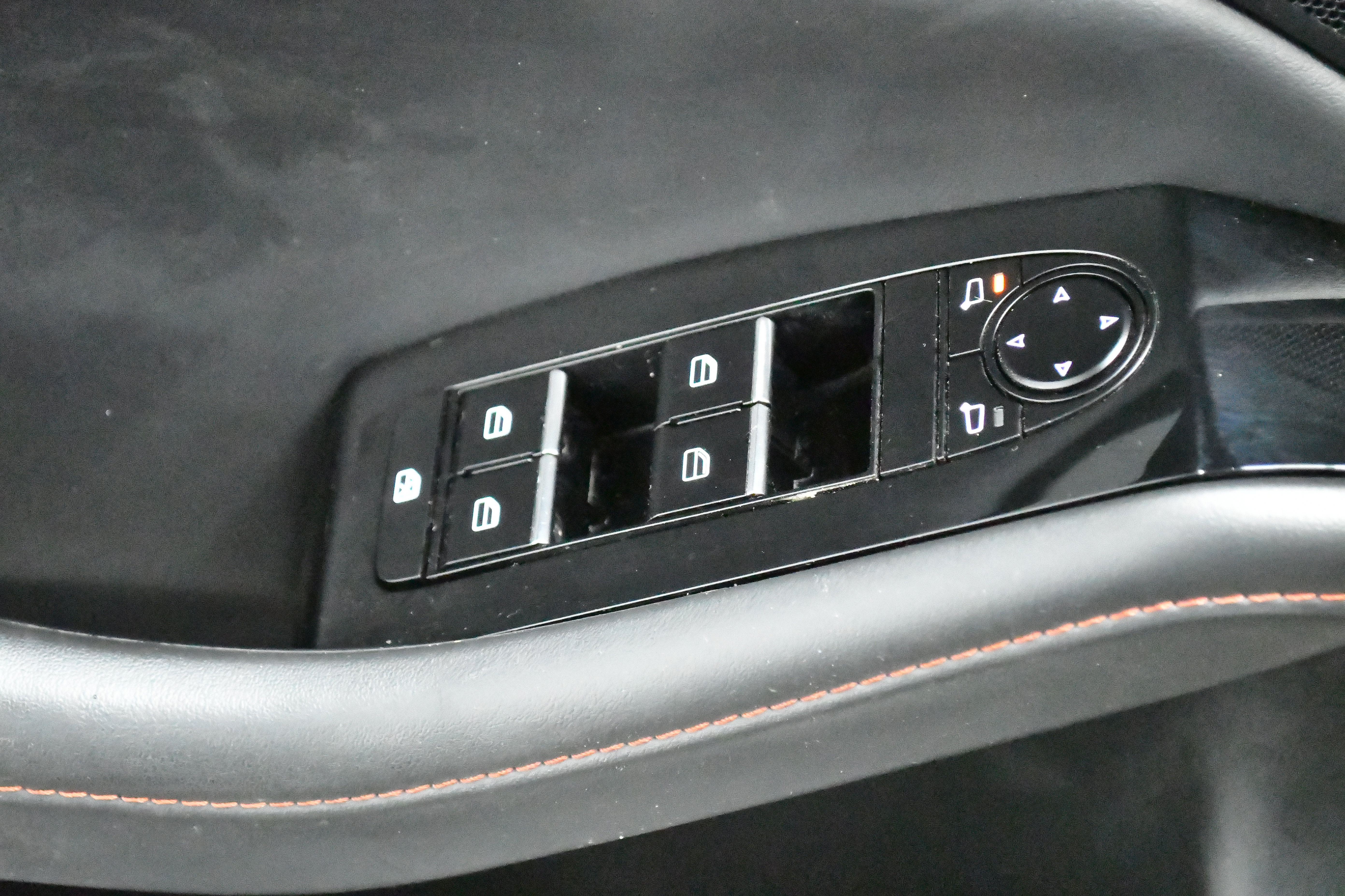 Used 2024 MAZDA MAZDA3 s image 34