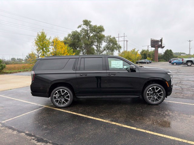 New 2026 Chevrolet Suburban RST w/ RST Capability Package AWD/4WD image 4